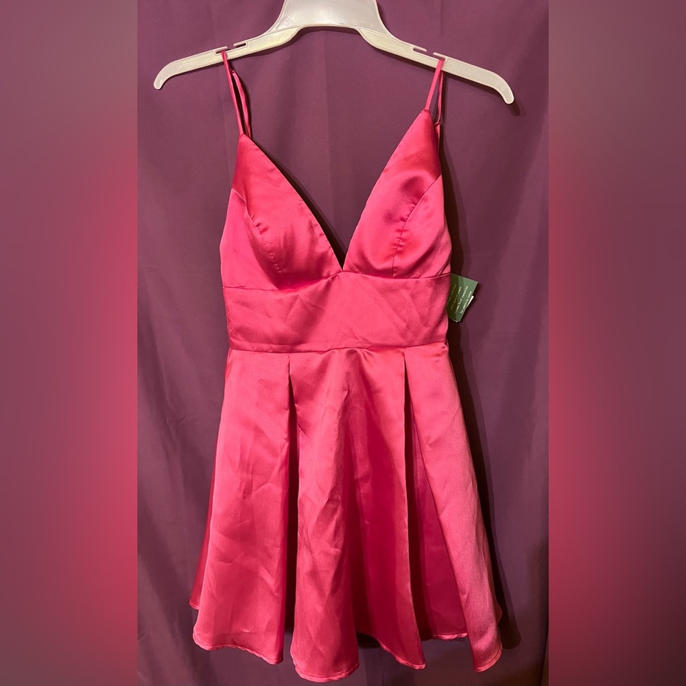 EVERYTHING MUST GO!!! MAKE AN OFFER!!! 
B Smart Fuchsia Short Prom Dress